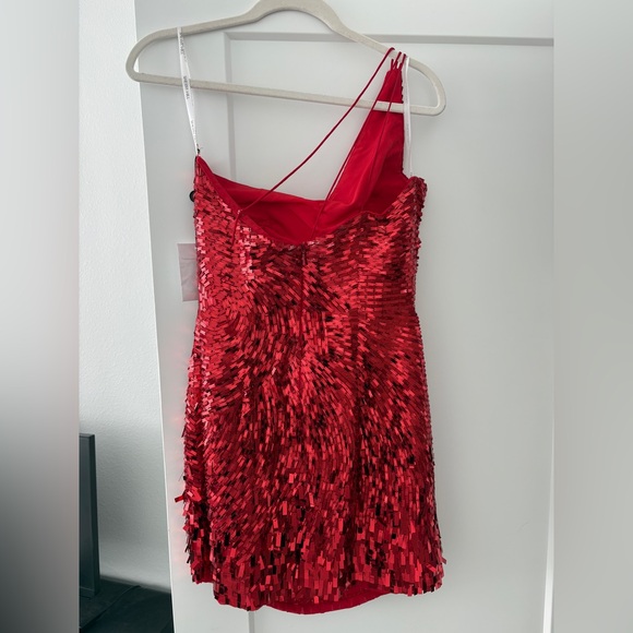 ONE SHOULDER RED SHERRI HILL MINI DRESS WITH 3 STRAPS IN THE BACK SZ 6 - Picture 4 of 11
